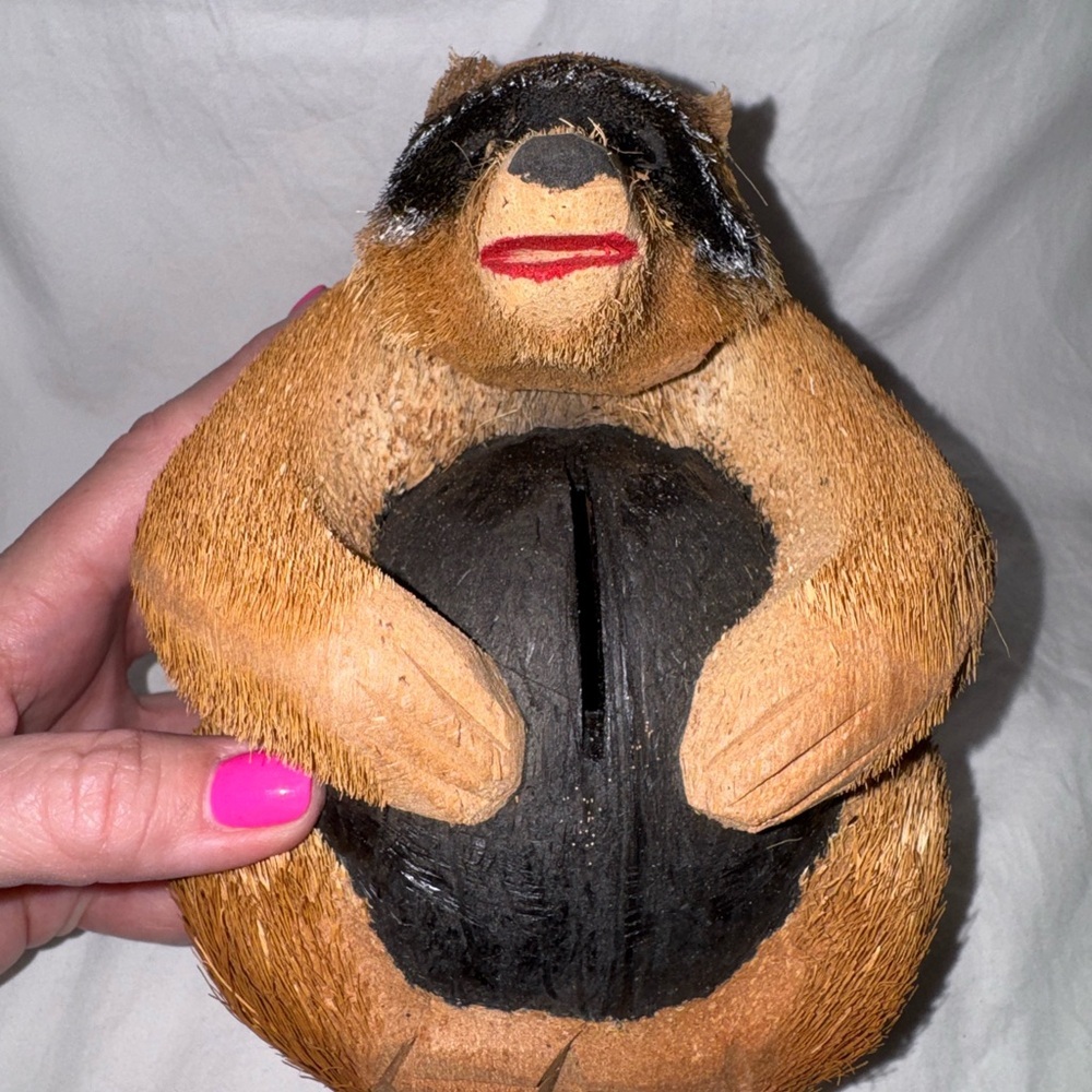 Handcrafted Coconut Bear Coin Bank – Rustic Tiki‑Style Home Décor